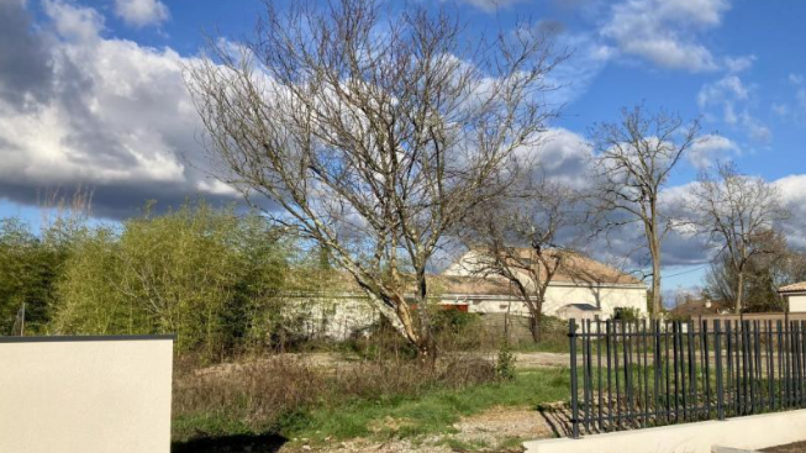 Terrain constructible de 832m2 à Bouliac/ image 1