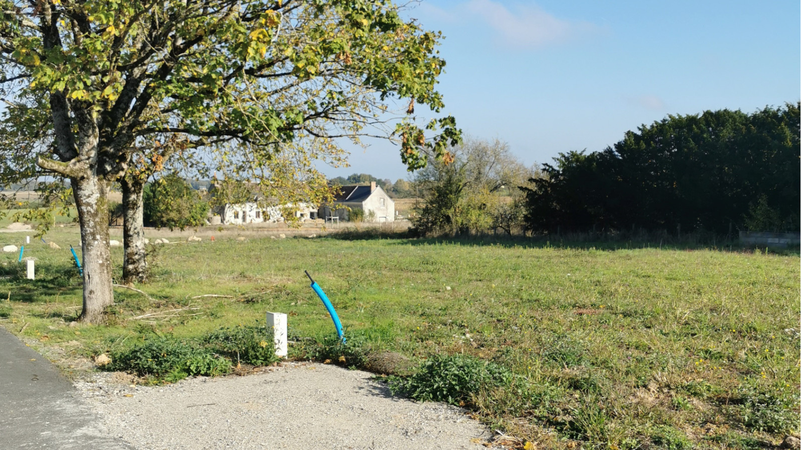 Terrain constructible de 269m2 à Luynes/ image 1