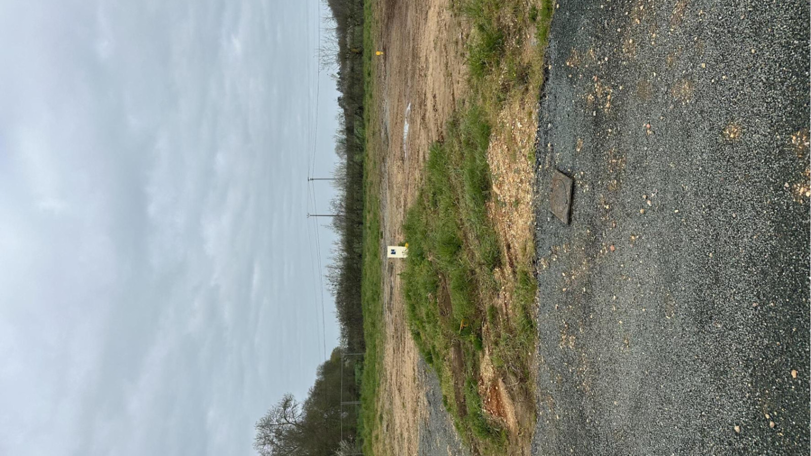Terrain constructible de 589m2 à Feneu/ image 1