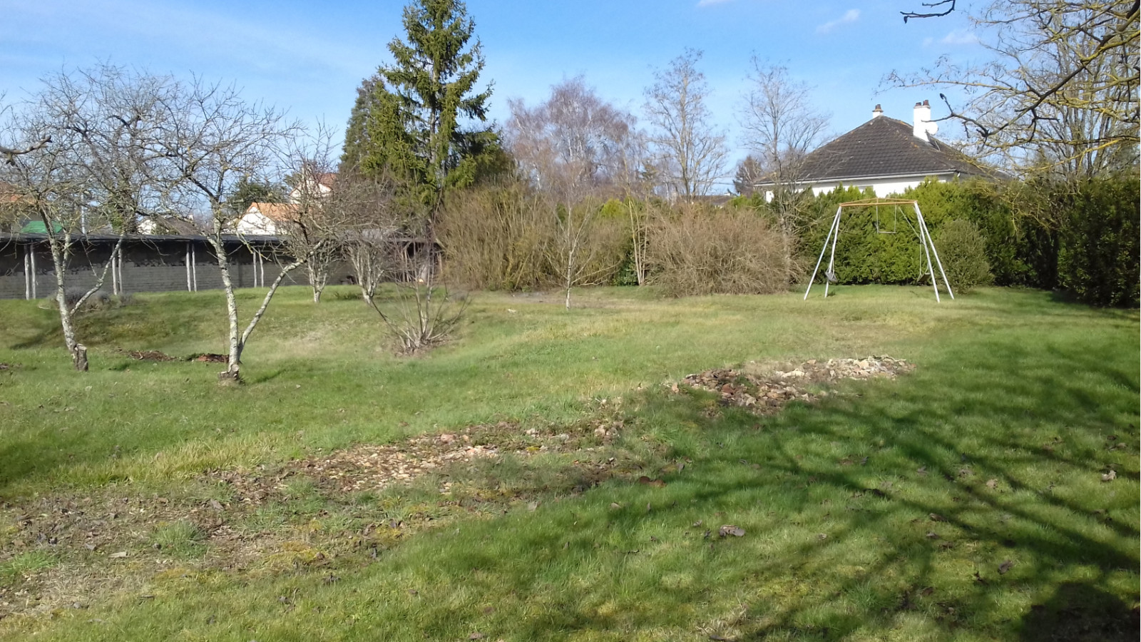 Terrain constructible de 886m2 à Doussay/ image 1