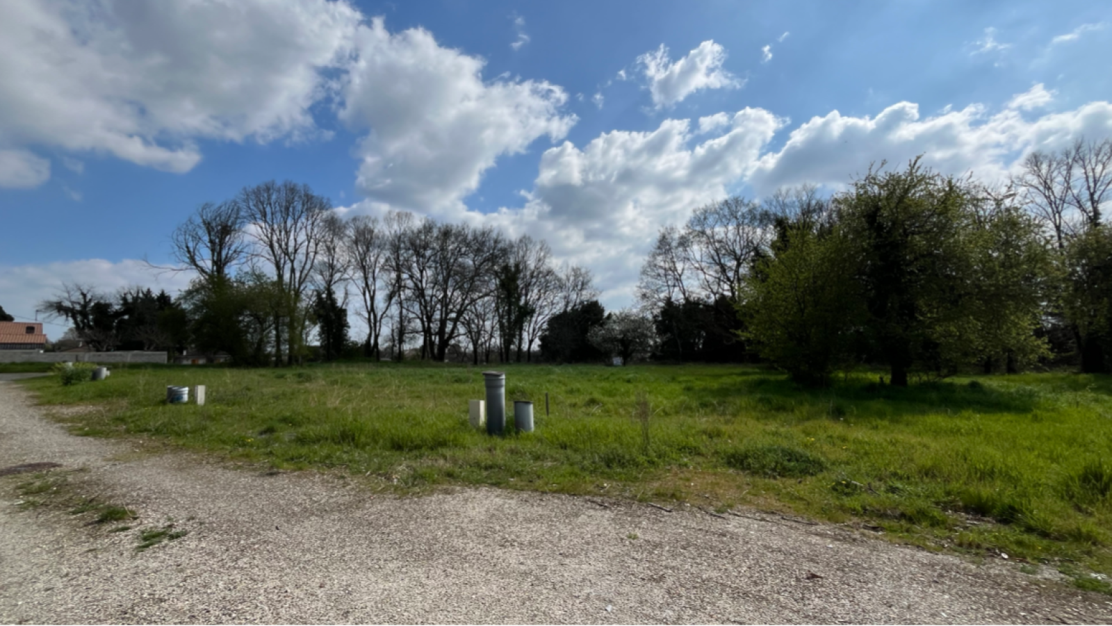 Terrain constructible de 400m2 à Prignac-et-Marcamps/ image 1