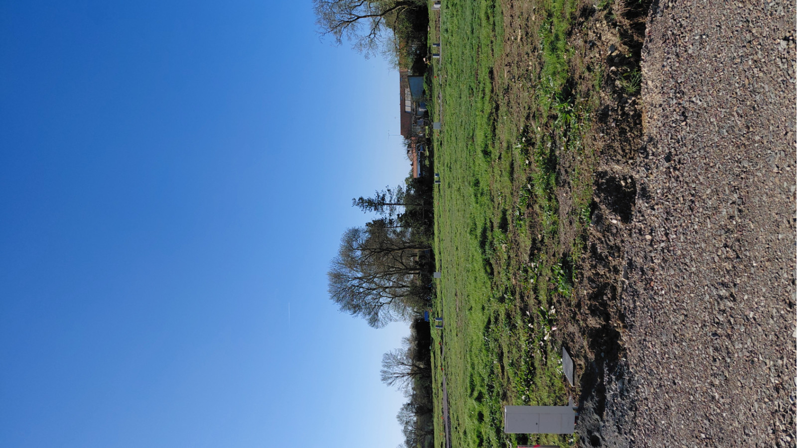 Terrain constructible de 500m2 à Grues/ image 1