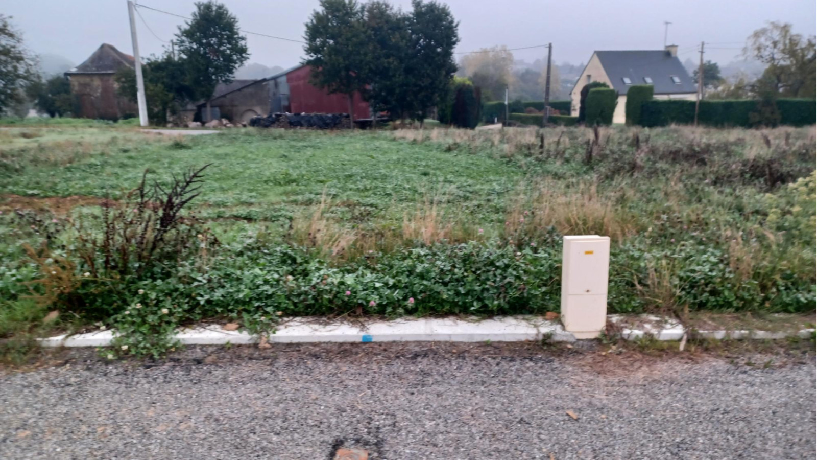 Terrain constructible de 290m2 à Châteaugiron/ image 1
