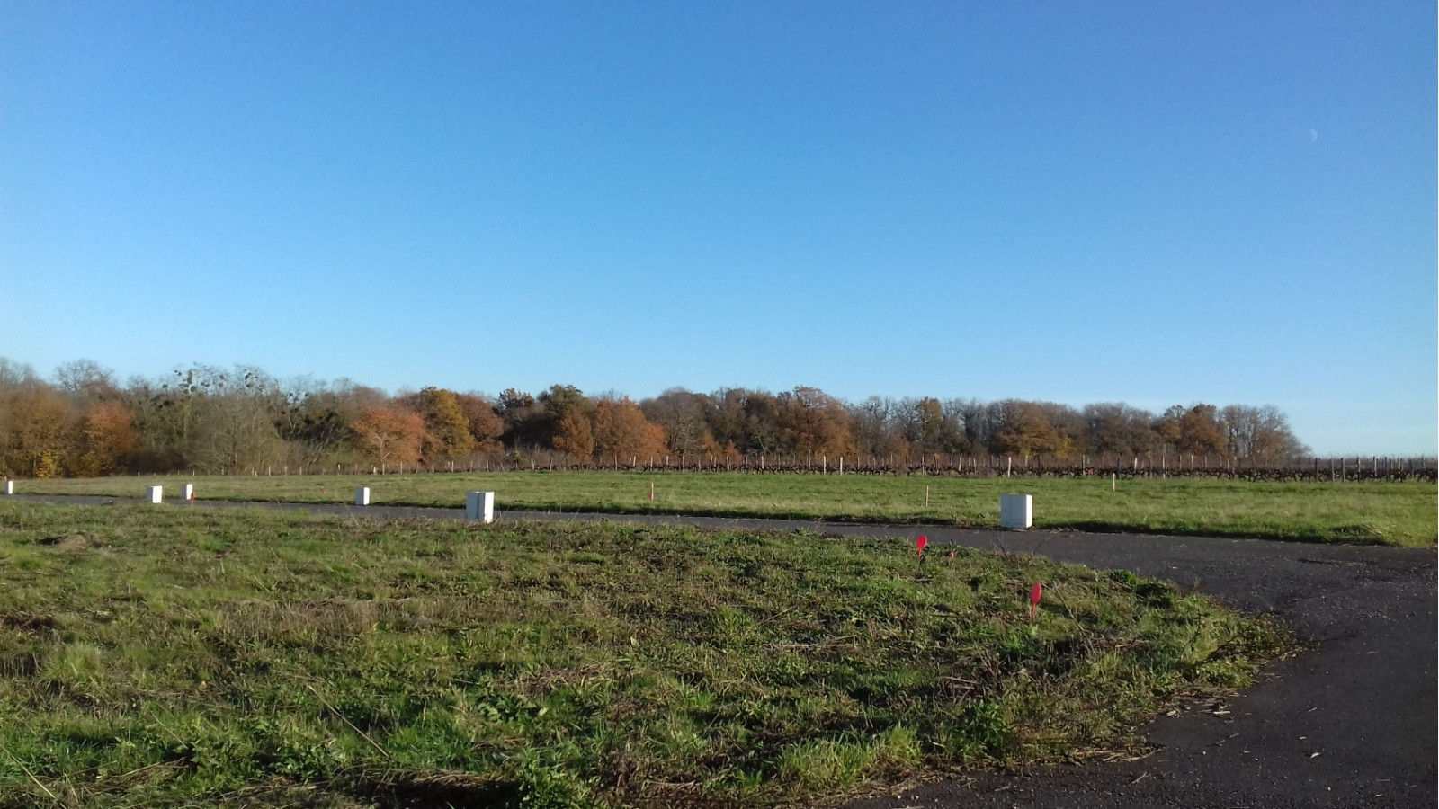 Terrain constructible de 390m2 à Luynes/ image 1
